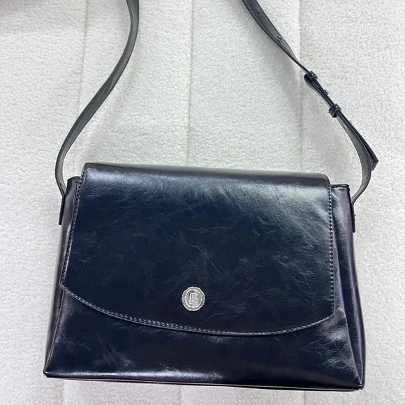 Vintage-Inspired Black Leather Shoulder  Bag - Picture 9 of 14